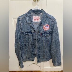Levi’s New York Yankees custom denim jacket (sz-small)